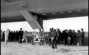 Hindenburg - Passengers Disembarking 1937 - Tech - VIDEOTIME.COM