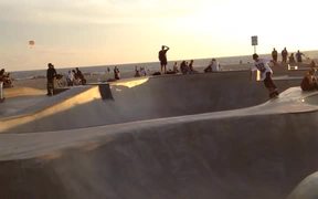 3 Year Old Kid Rides at Venice Skate Park - Kids - VIDEOTIME.COM