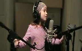 Cute Kid Sings - Kids - Videotime.com