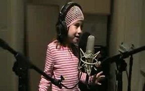 Cute Kid Sings - Kids - Videotime.com