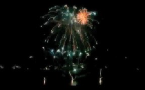 Lightning & Fireworks Over Lake Como - Fun - VIDEOTIME.COM