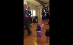 Dancing Toddler - Kids - VIDEOTIME.COM