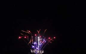 Glittering Crescendo Fireworks Display - Fun - VIDEOTIME.COM