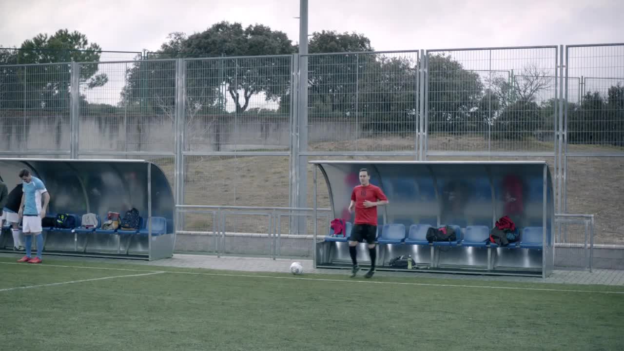 Libero Campaign: Football Dancing: Can Can