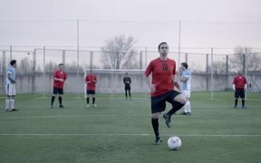 Libero Campaign: Football Dancing: Can Can - Commercials - VIDEOTIME.COM