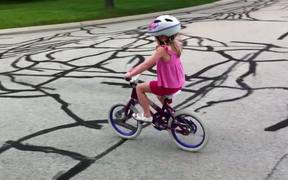 Little Biker Girl - Kids - VIDEOTIME.COM