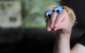 Right Hand Man - Cookie Monster - Fun - VIDEOTIME.COM
