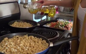How to: Make a Pasta Primavera - Fun - VIDEOTIME.COM