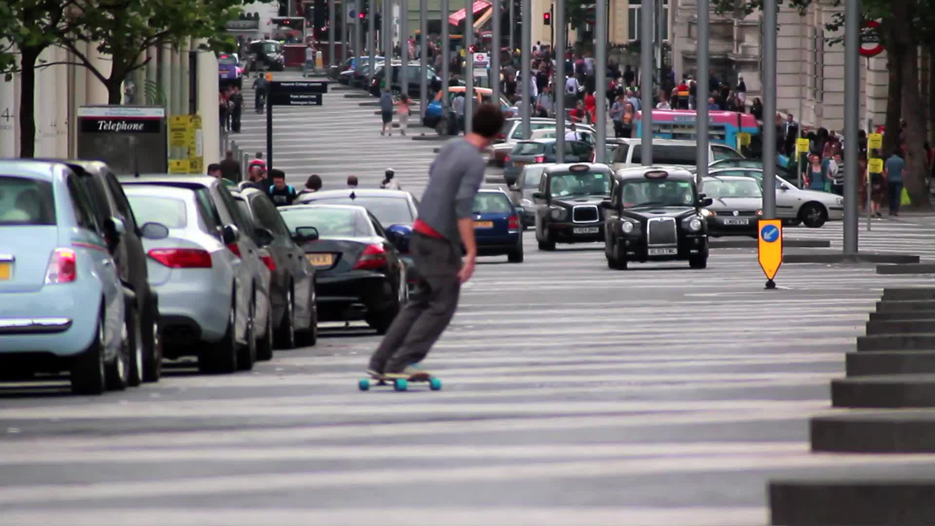 Skateboarding in the Road - Commercials - Y8.com