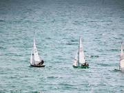 Sailing Dingy's In the Sea - Sports - Y8.COM