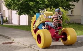 Skoda Video: Not Your Everyday Family Car - Commercials - Videotime.com