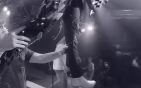 Bon Jovi - Livin On A Prayer Music Video - Music - VIDEOTIME.COM