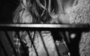 Gisele Bundchen Pulls Off a Song for H&M - Commercials - VIDEOTIME.COM