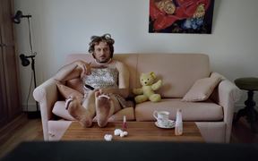 Sun Mum Campaign: Sun Mum on the Couch - Commercials - VIDEOTIME.COM