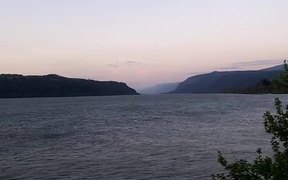 Columbia River at Sunset - Fun - VIDEOTIME.COM