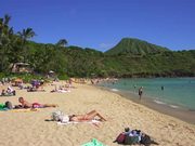 Sun Bathers on Hawaiian Beach - Fun - Y8.COM