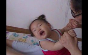 Baby Mideum being tickled - Kids - VIDEOTIME.COM