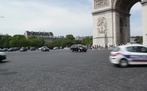 Arc de Triumph Stock Video in HD - Fun - VIDEOTIME.COM