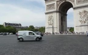 Arc de Triumph Stock Video in HD - Fun - VIDEOTIME.COM