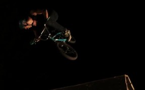 Bike Tricks at Night - Sports - VIDEOTIME.COM
