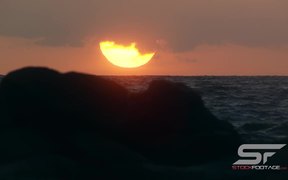 Slow Motion Shot of Sun Setting Over the Ocean - Fun - VIDEOTIME.COM