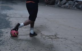 Tiger Commercial: Street Football with Deco - Commercials - VIDEOTIME.COM