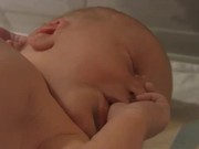 Thumb Sucking Newborn Baby (2h old) - Kids - Y8.COM