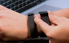 Fitbit Force - Review - Tech - VIDEOTIME.COM
