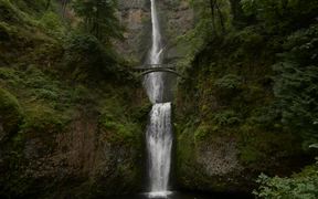 Dreamlike Beauty of Multnomah Falls - Fun - VIDEOTIME.COM
