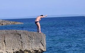 Cliff Diving Fail - Fun - VIDEOTIME.COM