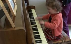 Child Playing the Piano - Kids - Videotime.com