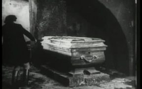 Nosferatu: Hutter Visits Count Orlock's Coffin - Movie trailer - VIDEOTIME.COM