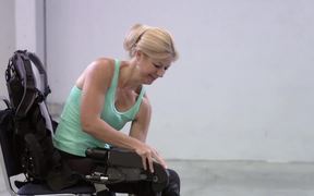 wearable robot allows paraplegics to walk - Tech - VIDEOTIME.COM