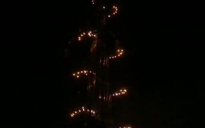 Spiral Fireworks at the Burj Khalifa - Fun - VIDEOTIME.COM