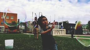 Giant Bubbles & Cute Kid - Kids - VIDEOTIME.COM