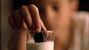 Oreo - Milk's Favorite Cookie - Commercials - VIDEOTIME.COM