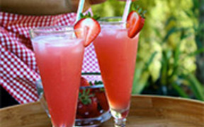 How to Make Strawberry Soda - Fun - VIDEOTIME.COM