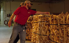 Budweiser: Threads Fit For A King - Commercials - VIDEOTIME.COM