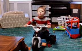 Quentin Tries Out His New Trike - Kids - VIDEOTIME.COM