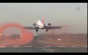 Lift-induced Vortices Behind Aircraft - Tech - VIDEOTIME.COM