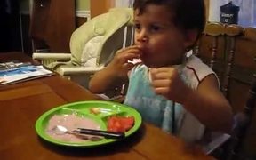 Kid Eating - Kids - VIDEOTIME.COM