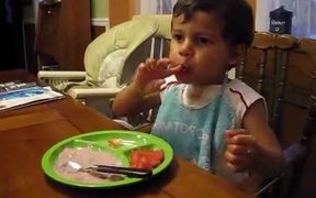 Kid Eating - Kids - VIDEOTIME.COM