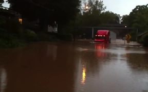 Truck Drives Through 1.5-meter High Flood - Weird - VIDEOTIME.COM
