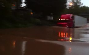 Truck Drives Through 1.5-meter High Flood - Weird - VIDEOTIME.COM