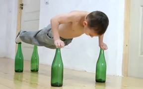 World's Strongest Kid Does Push-Ups On Bottles - Sports - VIDEOTIME.COM
