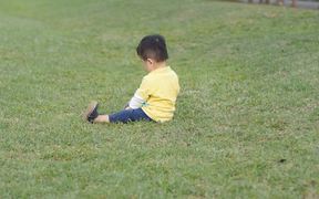 Kid on the Grass - Kids - VIDEOTIME.COM